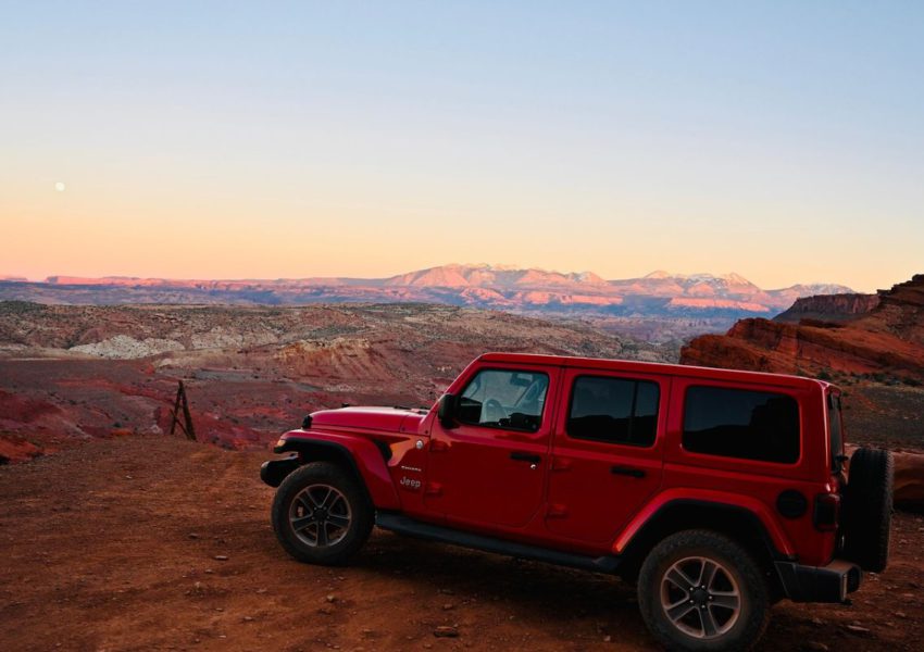 jeep-wrangler-at the pick of mountain